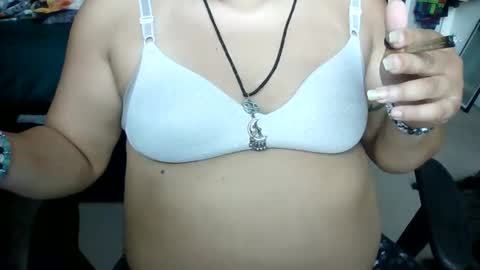 Snapshot of starella___saxxxton chatting on 10/01/25, 01:28 starella___saxxxton online show from 10/01/25, 01:28