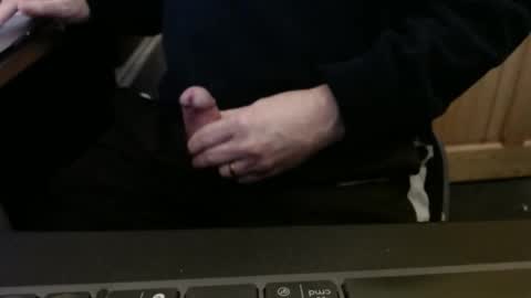 Snapshot of stargazer1069 chatting on 12/04/25, 09:29 stargazer1069 online show from 12/04/25, 09:29