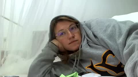Snapshot of starlagurl chatting on 03/08/25, 03:02 starlagurl online show from 03/08/25, 03:02