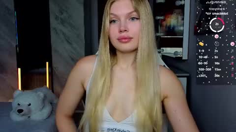 Snapshot of starlight_2004 chatting on 07/24/26, 03:48 Caroline online show from 07/24/26, 03:48