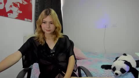 starmoonly online show from 12/01/25, 09:20