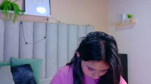 Snapshot of starrmoon__ chatting on 06/19/26, 02:49 M O O N online show from 06/19/26, 02:49