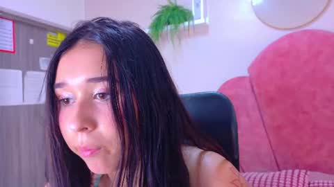 Snapshot of starrmoon__ chatting on 06/25/26, 02:55 M O O N online show from 06/25/26, 02:55