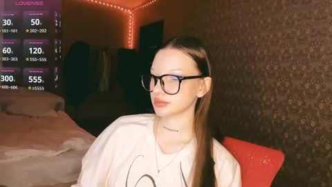 Snapshot of starrymira chatting on 03/22/26, 03:32 Alice online show from 03/22/26, 03:32