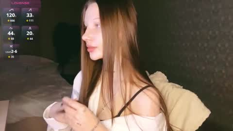 Snapshot of starrymira chatting on 03/26/26, 03:12 Alice online show from 03/26/26, 03:12