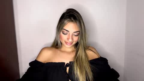 Mia online show from 04/24/26, 09:17