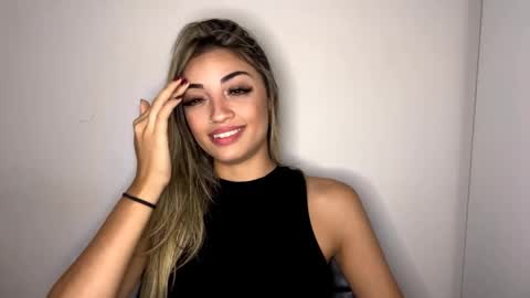 Mia online show from 04/30/26, 06:14