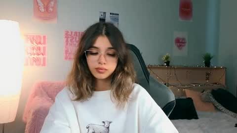 Snapshot of ste11arium chatting on 05/26/26, 01:40 Sara online show from 05/26/26, 01:40