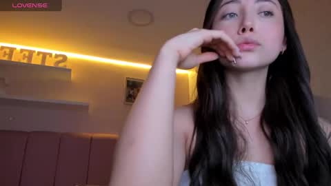 Stefa Gomez  online show from 03/06/25, 05:22