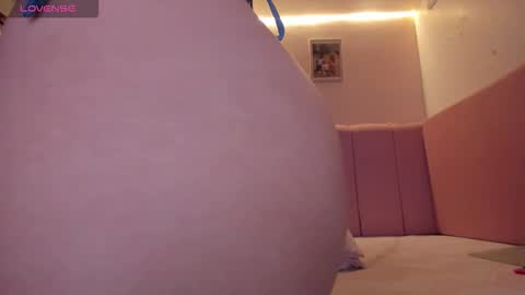 Stefa Gomez  online show from 11/19/25, 11:32