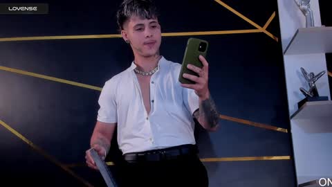 Snapshot of stefan_wonder_ chatting on 02/08/25, 02:27 Wonder online show from 02/08/25, 02:27