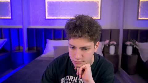 Snapshot of stefanbev chatting on 02/15/26, 07:32 Esrefan online show from 02/15/26, 07:32