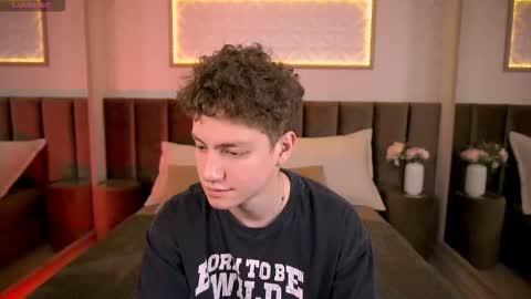 Snapshot of stefanbev chatting on 02/18/26, 07:32 Esrefan online show from 02/18/26, 07:32