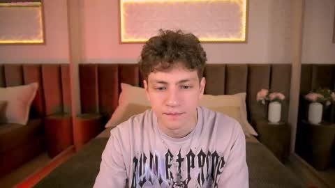 Snapshot of stefanbev chatting on 02/19/26, 07:32 Esrefan online show from 02/19/26, 07:32