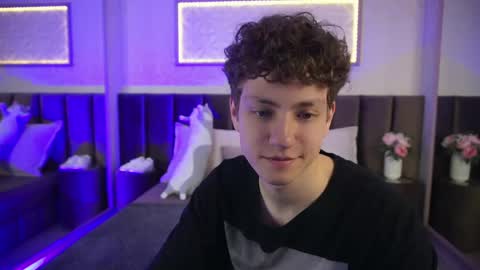 Esrefan online show from 04/21/26, 08:01