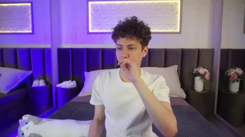 Esrefan online show from 04/22/26, 07:48