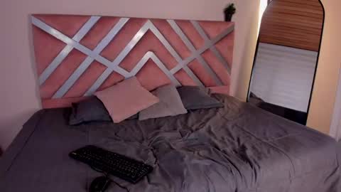 Stefanny  online show from 03/18/26, 12:08