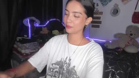 Im MiaIts my first day here  online show from 02/18/25, 12:04