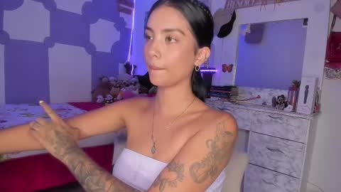 Im MiaIts my first day here  online show from 03/03/25, 02:04