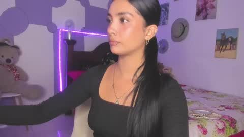 Im MiaIts my first day here  online show from 03/11/25, 11:37