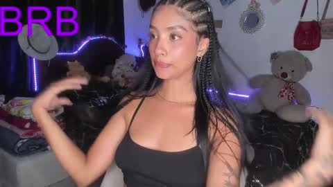 Im MiaIts my first day here  online show from 03/12/25, 02:41