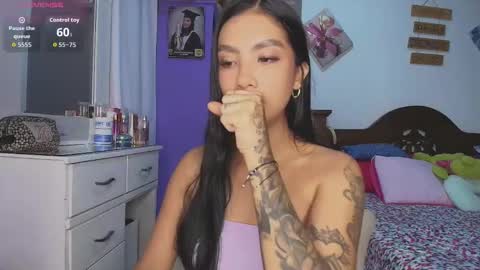 Im MiaIts my first day here  online show from 11/23/25, 12:54