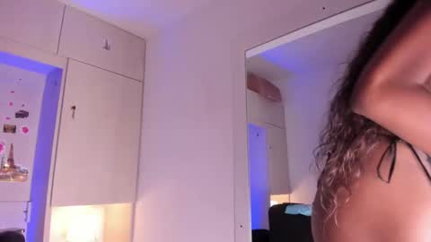 stefannyevans_ online show from 11/03/25, 12:17