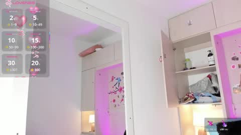 stefannyevans_ online show from 11/11/25, 12:16