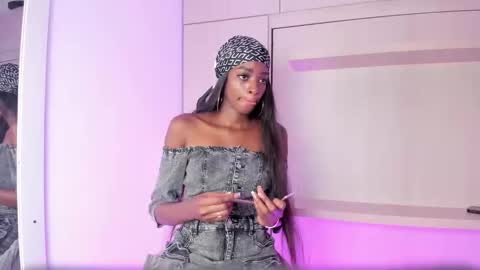 stefannyevans_ online show from 03/05/26, 01:18