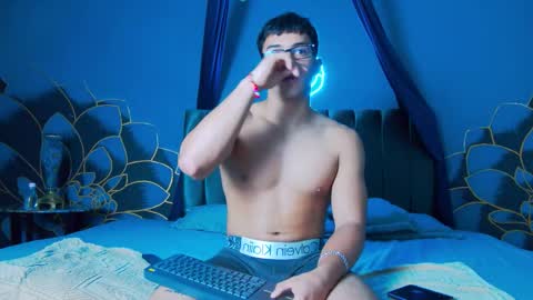 Stefano online show from 11/08/25, 12:16