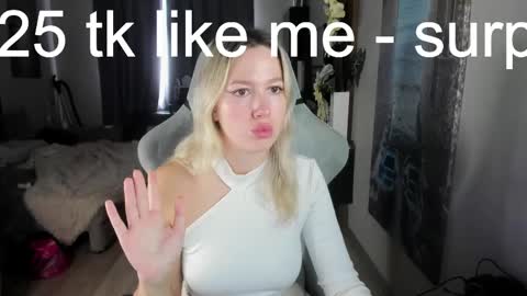 stefany_and_bettany online show from 04/24/26, 12:07