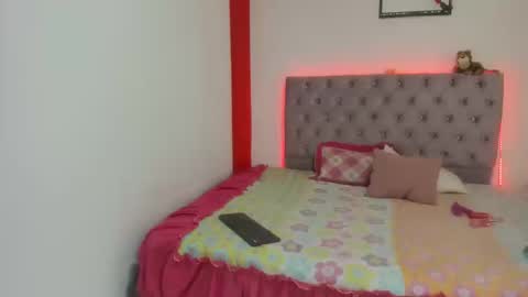 stefany_andruw online show from 10/15/25, 01:44