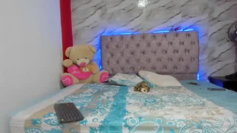 stefany_andruw online show from 10/18/25, 08:31