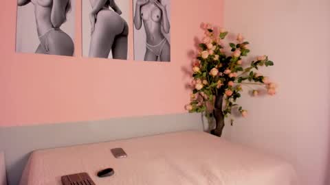 Snapshot of stefany_gonzales_ chatting on 11/24/25, 11:21 Stefany online show from 11/24/25, 11:21