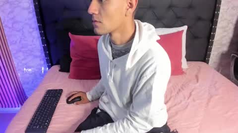 stefany_pablo1 online show from 01/20/25, 12:07