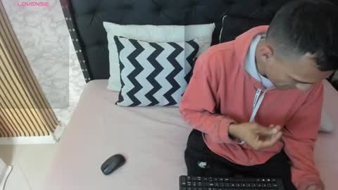 stefany_pablo1 online show from 02/11/25, 12:16