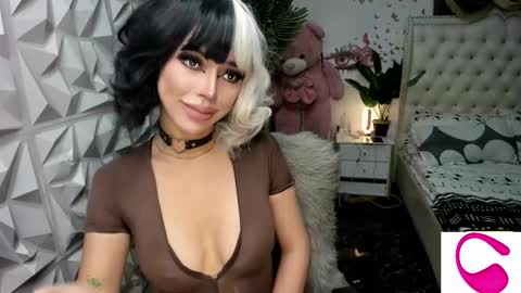 Snapshot of stefanylangkat chatting on 11/28/25, 06:38 Jane online show from 11/28/25, 06:38