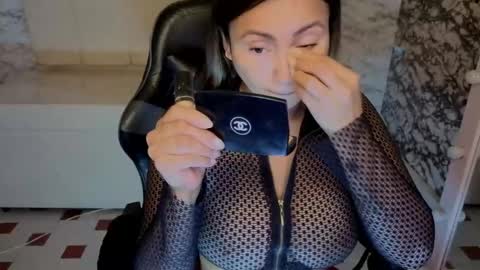 steffany_v online show from 04/21/26, 08:44