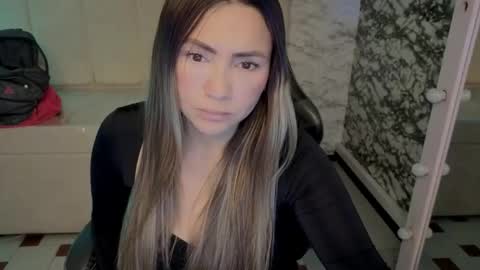 steffany_v online show from 04/22/26, 08:10