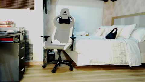 Snapshot of stefi_alizon chatting on 03/11/25, 03:26 Zuly online show from 03/11/25, 03:26