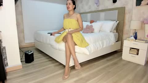 Snapshot of stefi_alizon chatting on 06/16/26, 01:19 Zuly online show from 06/16/26, 01:19