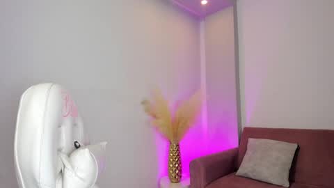 Stefany Bratz online show from 04/22/26, 11:56