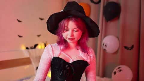 Snapshot of stela_vanila chatting on 10/28/25, 12:03 Stella online show from 10/28/25, 12:03