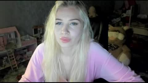 Snapshot of stella__cox chatting on 04/25/26, 07:55 Stella Cox online show from 04/25/26, 07:55