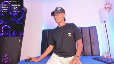 Snapshot of stella_drake chatting on 02/17/26, 01:51 Drake online show from 02/17/26, 01:51