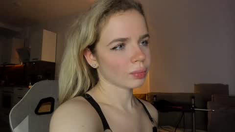 Asella online show from 12/24/24, 12:44