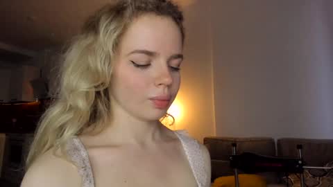 Asella online show from 12/29/24, 12:01