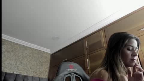 Estella online show from 01/04/25, 07:55