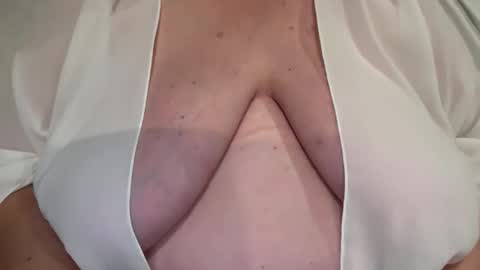 Snapshot of stellaaltamarea chatting on 10/16/25, 12:33 stellaaltamarea online show from 10/16/25, 12:33