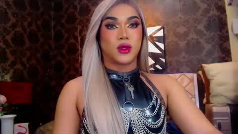 Snapshot of stellagrayts chatting on 01/16/25, 12:31 CALL ME STELLA online show from 01/16/25, 12:31